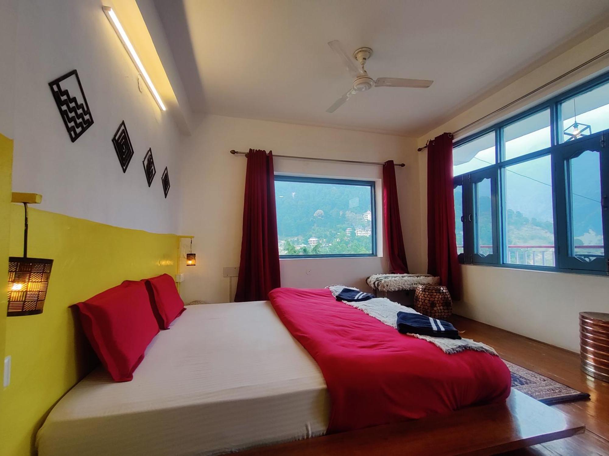 Хостел Mitra Mcleodganj Мак-Леод-Гейндж Экстерьер фото