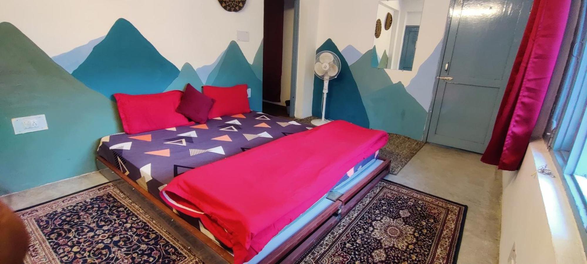 Хостел Mitra Mcleodganj Мак-Леод-Гейндж Экстерьер фото